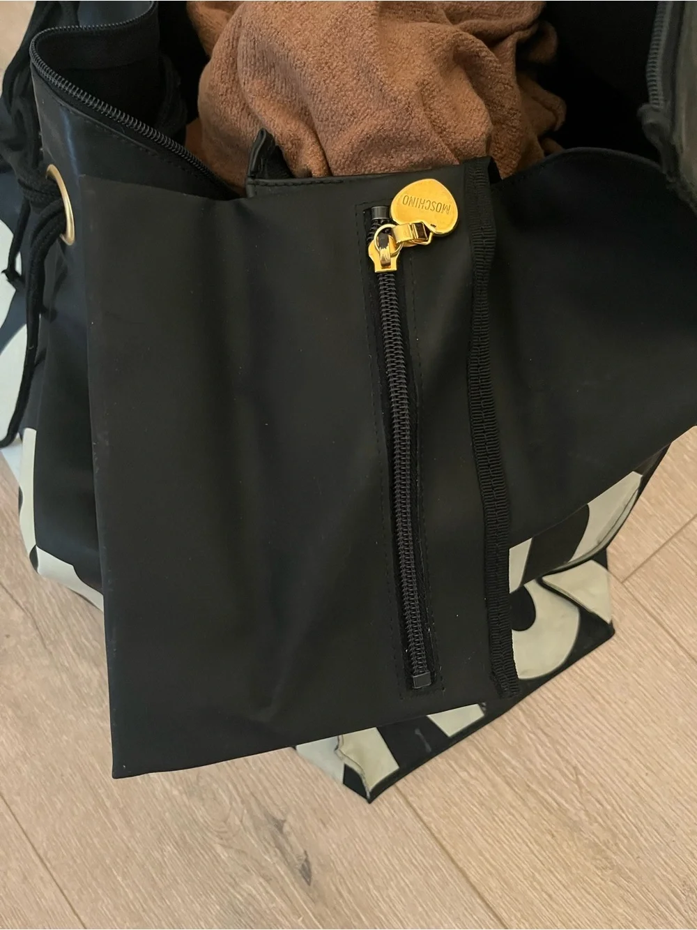 Moschino Vintage Black and White Logo Travel/Beach Bag - Picture 4 of 9